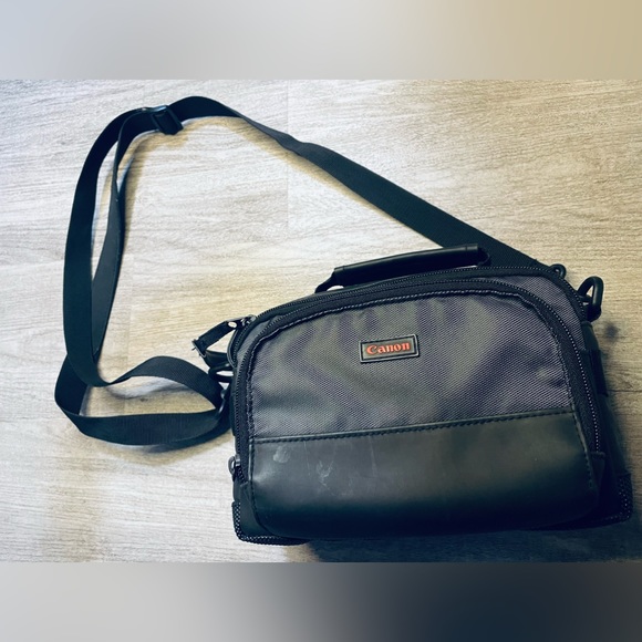 Canon SC-A60 Soft
Carrying Leather Case - Picture 1 of 8